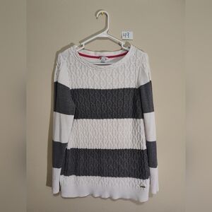White and gray chunky knit sweater